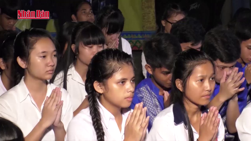 Vui mùa lễ hội Oóc-Om-Bóc của đồng bào Khmer Nam Bộ