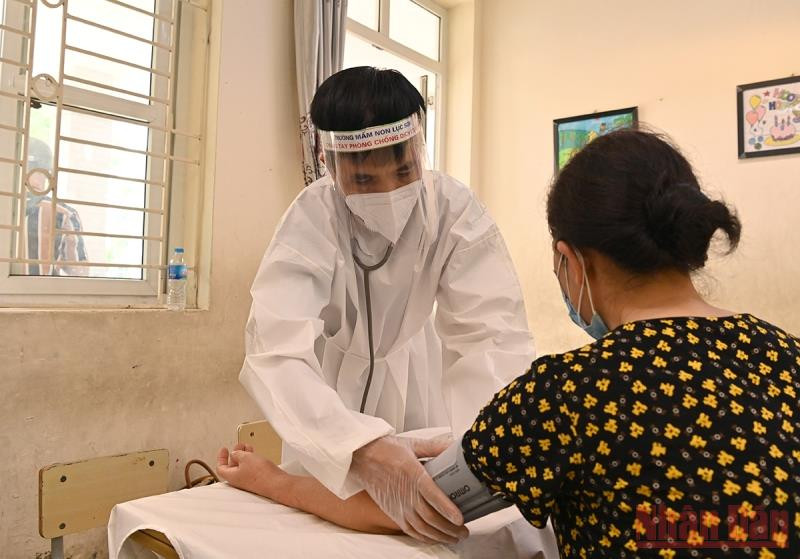 Để triển khai chiến dịch tiêm chủng, xét nghiệm thần tốc trên địa bàn thành phố; Hà Nội đã liên hệ với 11 tỉnh, thành phố lân cận để hỗ trợ Hà Nội, bảo đảm đến ngày 15/9 sẽ thực hiện xét nghiệm cho người dân trên địa bàn và bảo đảm tiến độ tiêm vaccine phòng Covid-19.