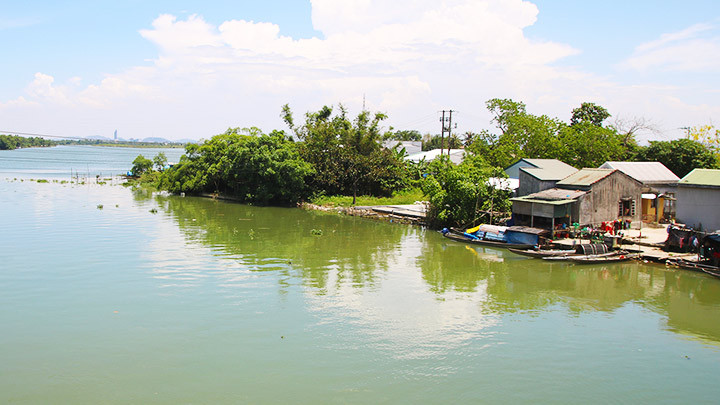 Một góc làng Thủy Tú ngay ngã ba Sình. 