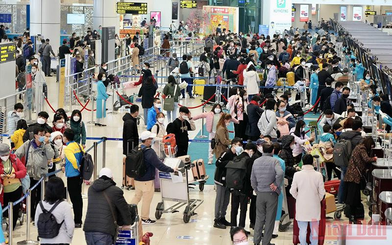 Sản lượng hành khách qua Cảng hàng không quốc tế Nội Bài tăng cao.