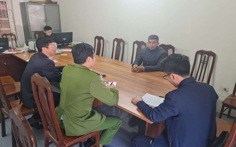 Đối tượng Lý Văn Việt tại cơ quan công an.