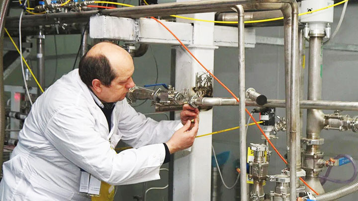 Một chuyên gia của IAEA làm nhiệm vụ xác minh và giám sát tại Natanz. Ảnh: GETTY IMAGES