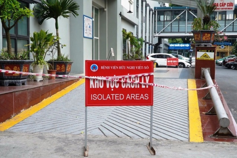 Phong tỏa Khoa Cấp cứu Bệnh viện Hữu nghị Việt Xô. (Ảnh: DT)