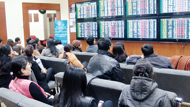 Chứng khoán Việt Nam xếp vị trí cao nhất về mức sinh lời. Ảnh: NGUYỆT ANH