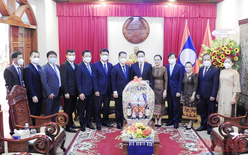 Đoàn đại biểu thành phố Đà Nẵng thăm, chúc Tết cổ truyền Bunpimay tại Tổng Lãnh sự quán Lào tại Đà Nẵng.