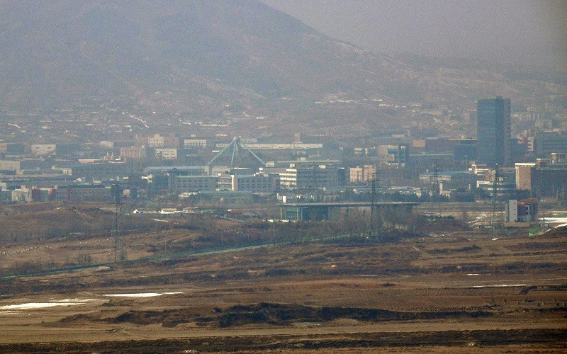 Quang cảnh khu công nghiệp chung liên Triều Kaesong tại thị trấn Kaesong, Triều Tiên. (Ảnh: AFP/TTXVN)