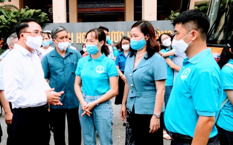 Lãnh đạo TP Hải Phòng gặp mặt các thành viên trong đoàn công tác lên đường chi viện cho TP Hồ Chí Minh.
