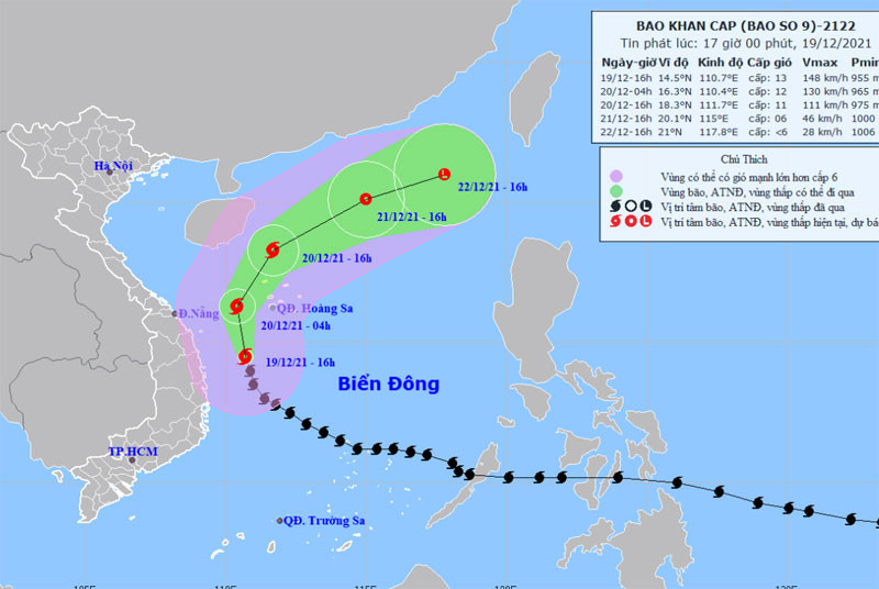 Vị trí và hướng di chuyển của bão số 9 lúc 17 giờ ngày 19/12. (Nguồn: nchmf.gov.vn)