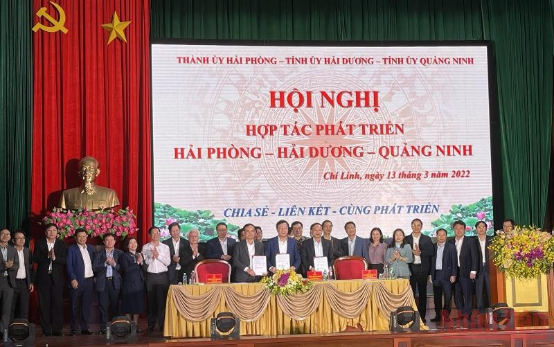 Lãnh đạo 3 tỉnh, thành phố Hải Dương, Hải Phòng, Quảng Ninh ký kết văn bản hợp tác.