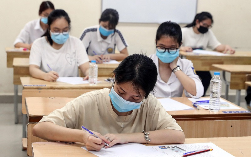 Thí sinh dự thi kỳ thi tốt nghiệp THPT năm 2021 tại điểm thi trường THPT Chu Văn An (Hà Nội). (Ảnh: Duy Linh)