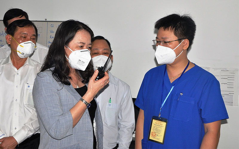 Phó Chủ tịch nước Võ Thị Ánh Xuân thăm Bệnh viện dã chiến số 2.