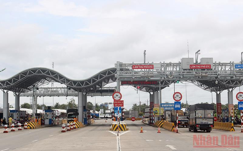 Người dân tỉnh Trà Vinh được lưu thông, đi lại bình thường tại chốt kiểm tra y tế Cầu Cổ Chiên kể từ ngày 23/10.