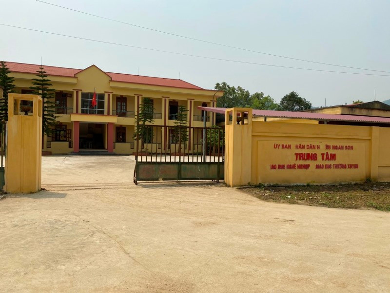 Trung tâm Giáo dục nghề nghiệp - Giáo dục thường xuyên huyện Ngân Sơn, nơi ông Cao Sinh Mạnh giữ chức Giám đốc.