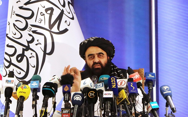 Quyền Ngoại trưởng của Chính phủ lâm thời mới thành lập tại Afghanistan Amir Khan Muttaqi phát biểu tại một cuộc họp báo ở Kabul, Afghanistan, ngày 14/9/2021. (Ảnh: Reuters)