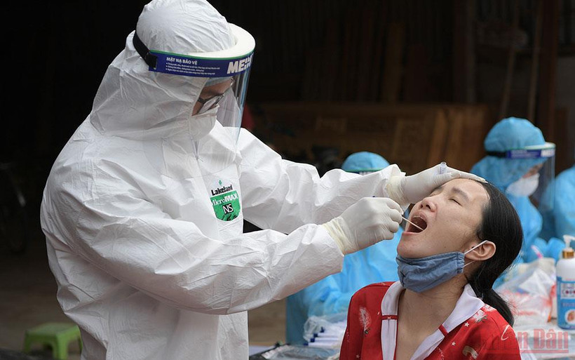 Xét nghiệm Covid-19. (Ảnh: DUY LINH)