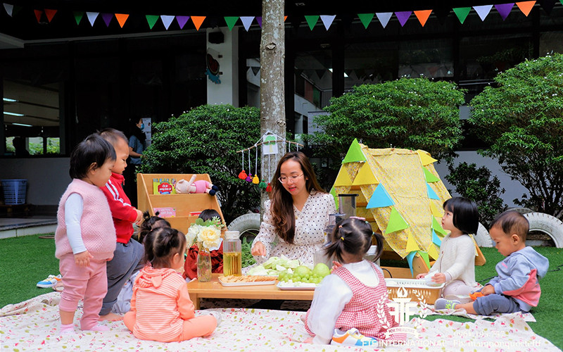 Giờ học của cô và trò Trường mầm non quốc tế FTF (thành phố Vĩnh Yên, tỉnh Vĩnh Phúc). (Ảnh HÀ HỒNG HÀ) 