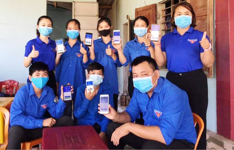 Cài đặt ứng dụng Bluezone, một trong những công cụ số hiệu quả.