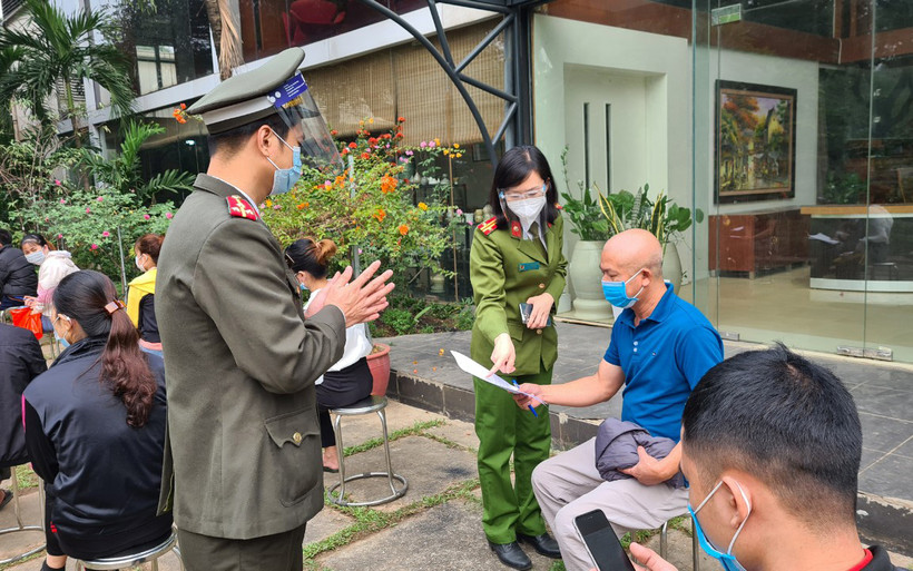 Trong hai ngày 19 và 20/11, Công an quận Bắc Từ Liêm đã thu nhận hồ sơ làm căn cước công dân có gắn chip cho gần 800 công dân đang sống và làm việc tại Cụm công nghiệp Phú Minh. 