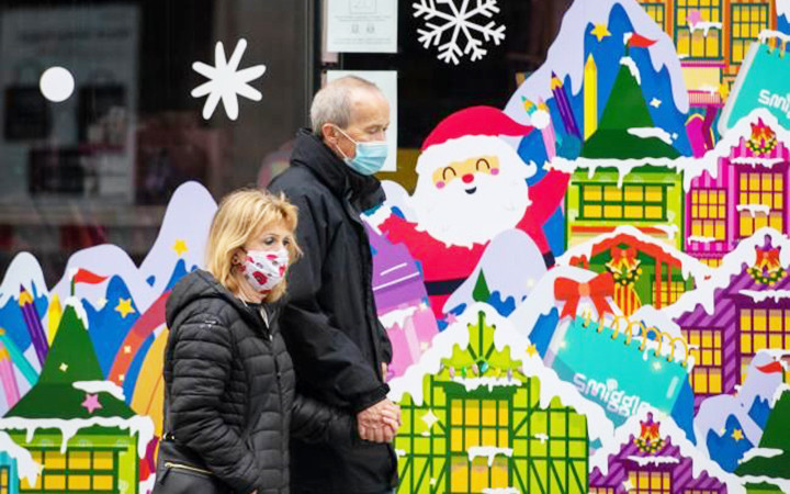 Người dân đeo khẩu trang ngừa dịch ở thành phố Luân Đôn của Anh. Ảnh: WILTSHIRE TIMES