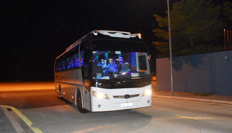 Lực lượng chức năng TP Đà Nẵng tiếp nhận, cách ly 240 công dân về từ Hàn Quốc.