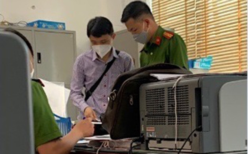 Cơ quan điều tra khám xét nơi làm việc của bà Trần Thị Vân.