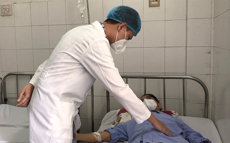 Bệnh nhân tỉnh, ổn định sau khi can thiệp nội mạch.