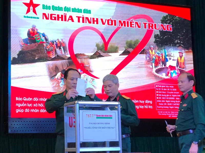  Tổng số tiền Báo QĐND nhận được tại Lễ phát động là gần 700 triệu đồng.
