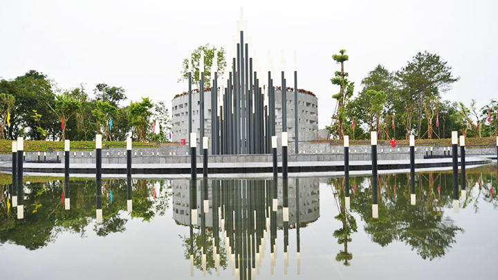 Quang cảnh đền thờ trên đồi F.