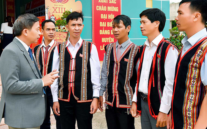 Các đại biểu là đảng viên người dân tộc thiểu số dự Đại hội Đảng bộ huyện Mang Yang (Gia Lai) nhiệm kỳ 2020-2025. (Ảnh ĐỨC THỤY)
