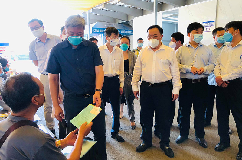 Lãnh đạo Bộ Y tế kiểm tra công tác phòng, chống dịch Covid-19 tại Bệnh viện Đa khoa Đồng Nai.