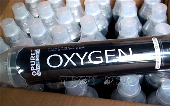 Hàng lậu bị thu giữ. Ảnh: TTXVN.