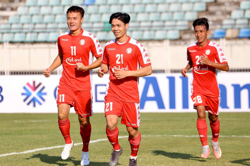 Người hâm mộ bóng đá đang ngóng chờ từng ngày các giải đấu chuyên nghiệp trở lại. (Ảnh: GOAL)