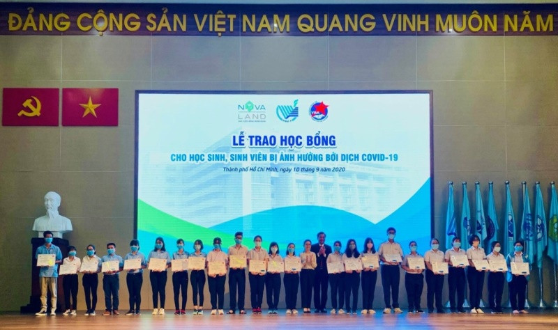 Tập đoàn Novaland tiếp sức chắp cánh ước mơ cho học sinh hiếu học