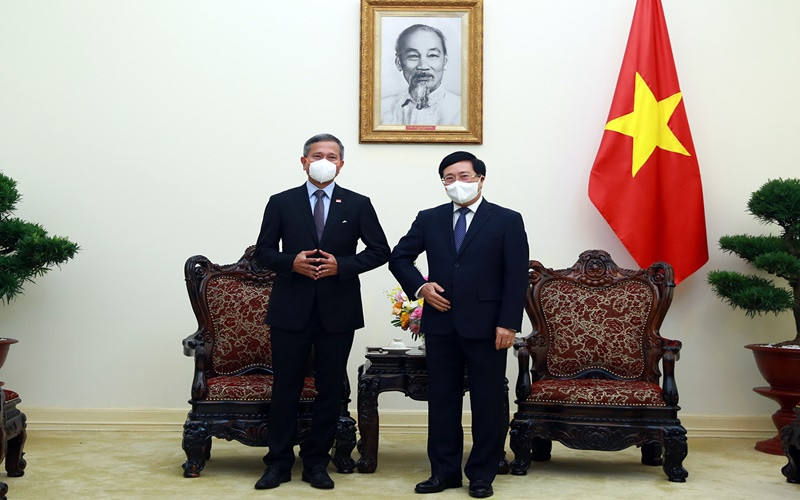 Phó Thủ tướng Phạm Bình Minh và Bộ trưởng Ngoại giao Singapore Vivian Balakrishnan. (Ảnh: Cổng Thông tin điện tử Chính phủ)
