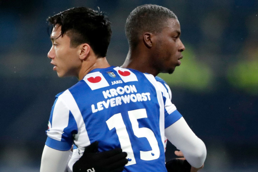 Đoàn Văn Hậu đã học hỏi được nhiều từ những người đồng đội ở Heerenveen. (Ảnh: SC Heerenveen) 