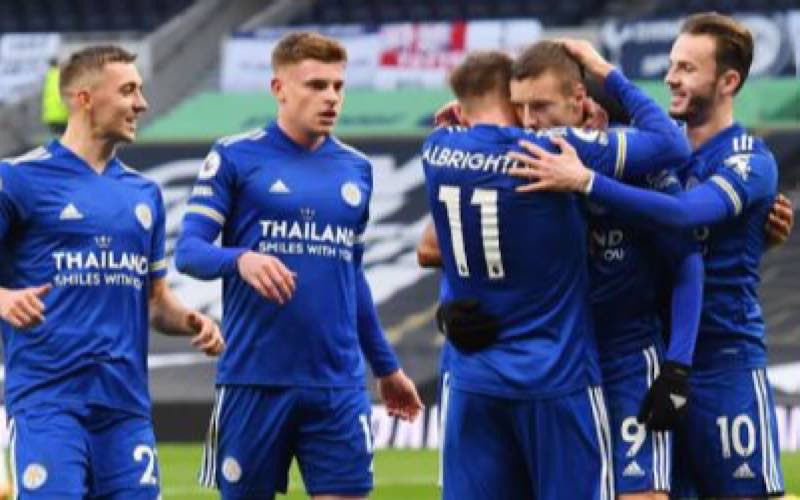 Các cầu thủ Leicester xuất sắc thắng Tottenham 2-0.