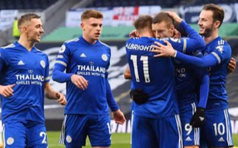 Các cầu thủ Leicester xuất sắc thắng Tottenham 2-0.