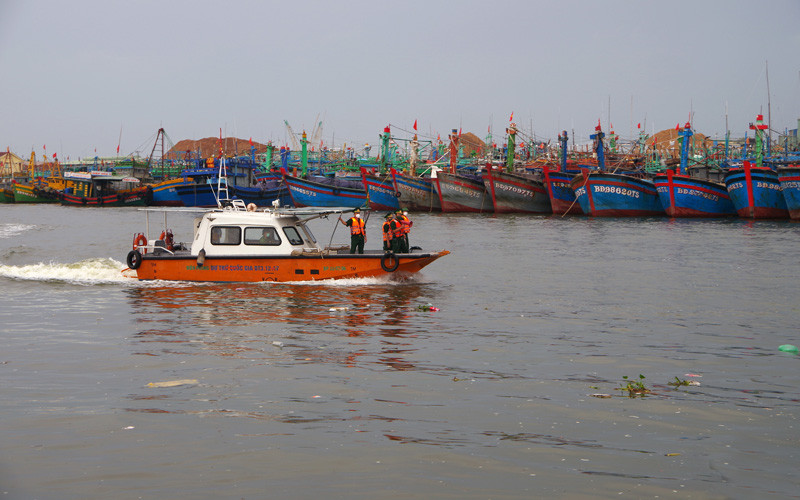 Bình Định khẩn trương kêu gọi tàu thuyền vào bờ.