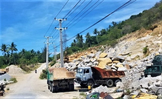 Một khu đất đã được UBND tỉnh Kiên Giang cấp phép cho san lấp mặt bằng nhưng UBKT Huyện ủy Kiên Hải vẫn đổ lỗi cho ông Thắng.