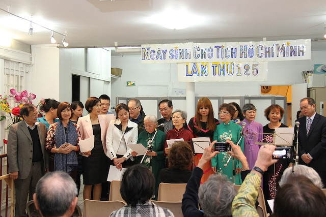 Năm nào cũng vậy, Hội Công nhân lao động Việt Nam tại Pháp (thuộc Hội Người Việt Nam tại Pháp) đều tổ chức lễ mừng sinh nhật Bác Hồ.