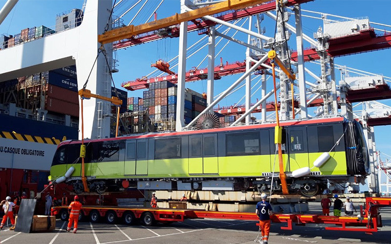 Cận cảnh đoàn tàu Nhổn – ga Hà Nội đang trên đường về Việt Nam