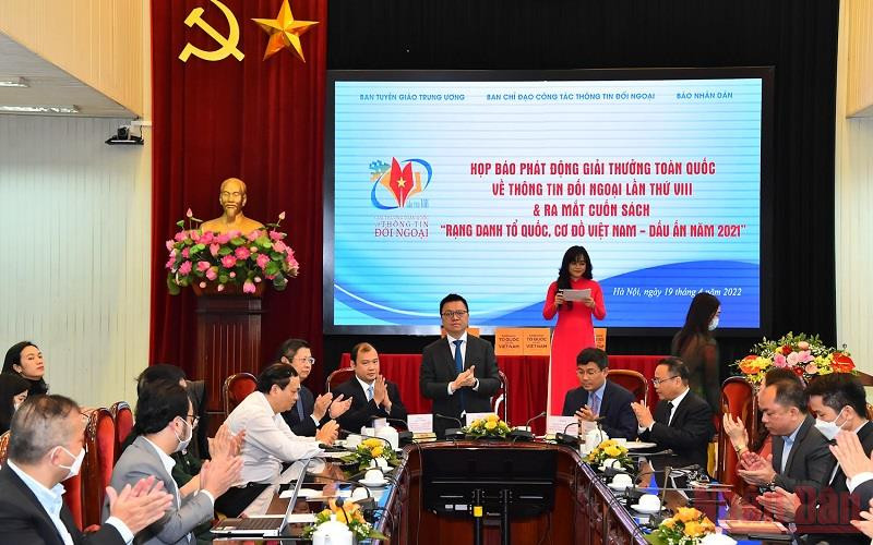 Quang cảnh buổi họp báo tại trụ sở Báo Nhân Dân sáng 19/4. (Ảnh: Thủy Nguyên)