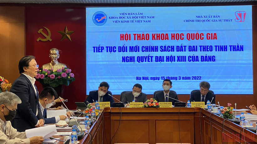 Quang cảnh Hội thảo khoa học quốc gia "Tiếp tục đổi mới chính sách đất đai theo tinh thần Nghị quyết Đại hội XIII của Đảng".