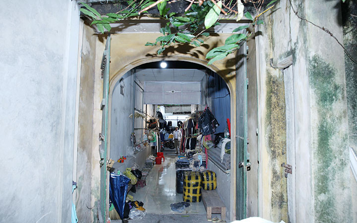 Ngõ đi riêng của gia đình ông Nguyễn Khắc Tiệm tại thôn 6, xã Ninh Hiệp bị biến thành lối đi chung.