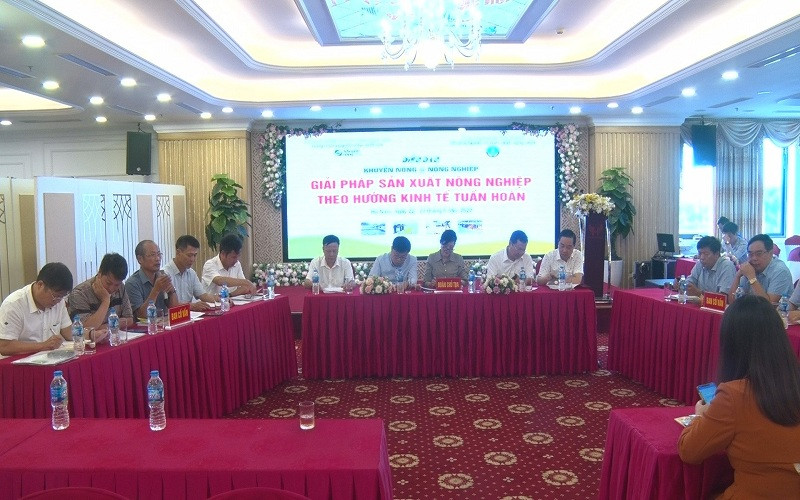 Các đại biểu tham gia diễn đàn.
