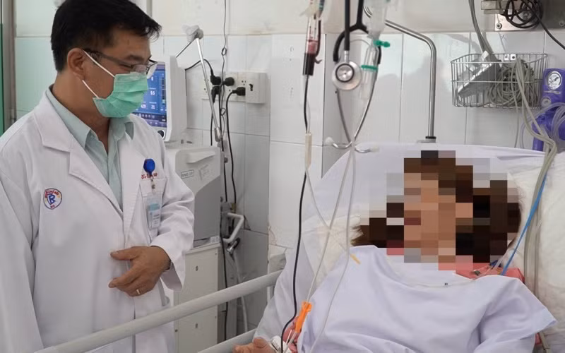 Sức khỏe bệnh nhân bị rắn hổ mang chúa cắn có chuyển biến tốt nhờ được can thiệp sớm bằng những biện pháp mới. (Ảnh: BVCC)