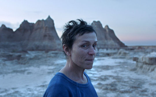 Nữ diễn viên Frances McDormand trong bộ phim giành giải Sư tử vàng "Nomadland".