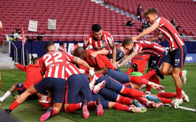 Các cầu thủ Atletico Madrid ăn mừng cuồng nhiệt sau khi có được ba điểm cực kỳ quan trọng ở vòng đấu áp chót. (Ảnh: Atletico Madrid)