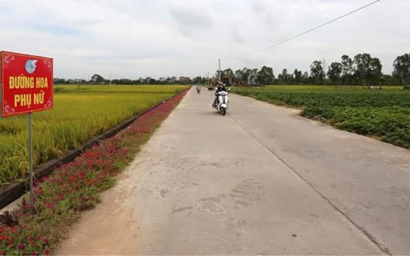 Tuyến đường liên thôn, liên xã ở huyện Lương Tài được bê-tông hóa, góp phần hoàn thành các tiêu chí xây dựng nông thôn mới. Ảnh: NGỌC HẢI