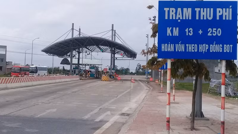 Hiện trường vụ nổ súng tại trạm thu phí Thanh Nê, Kiến Xương (Thái Bình) trong đêm 23-11.